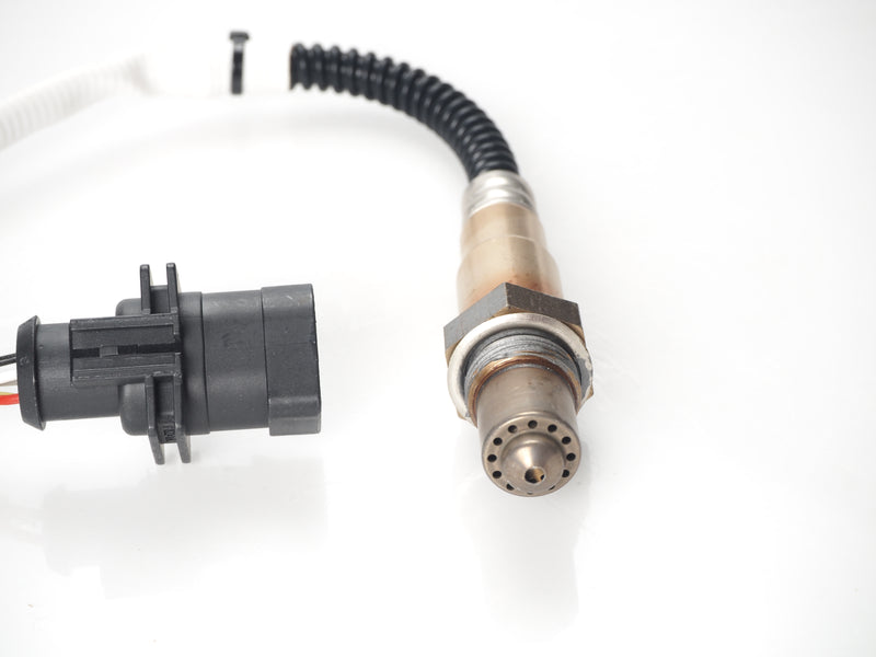 Land Rover Replacement O2 Sensor LR035750 for 3.0L V6 and 5.0L V8 - Fits multiple models