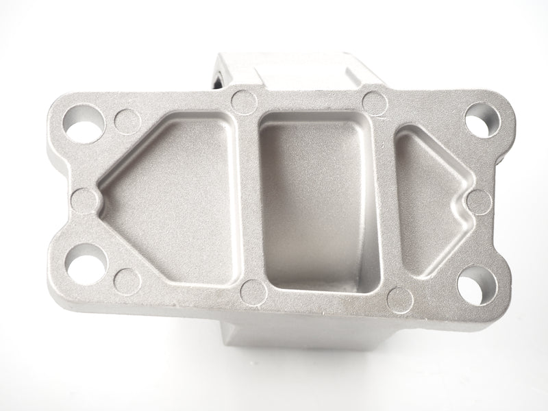 Land Rover transmission mount for 3.0L V6 and 5.0L V8, designed for 2013-2023 Defender, Range Rover, and Discovery